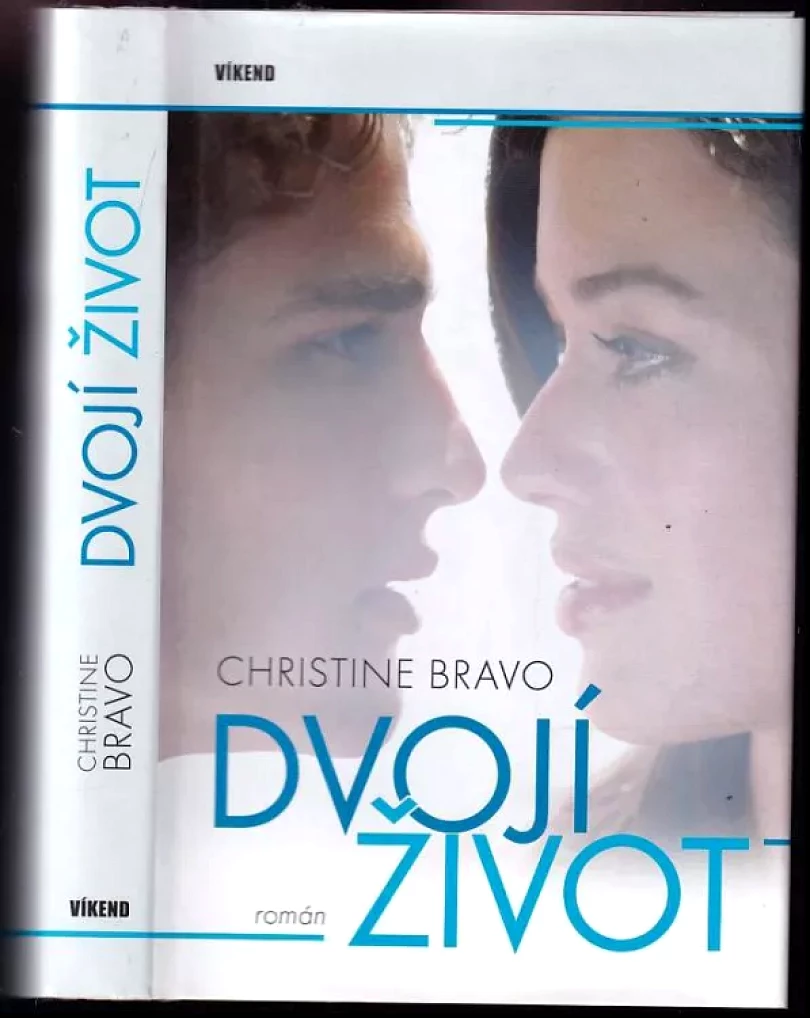 Levně Dvojí život (Christine Bravo, 2012)