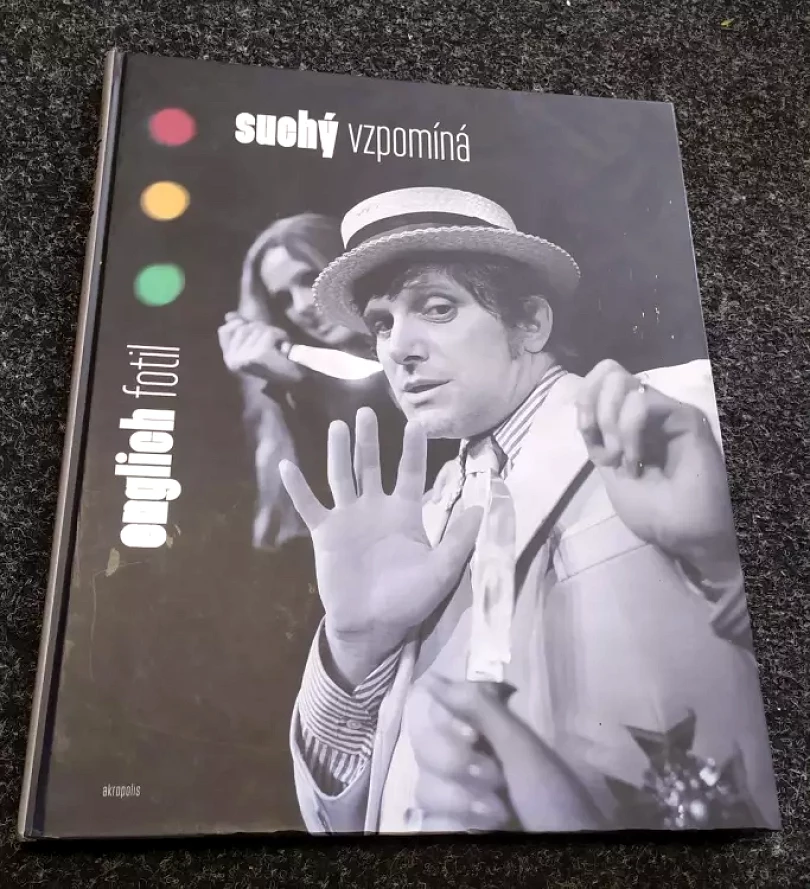 Levně Englich fotil - Suchý vzpomíná (Jiří Suchý, 2011)