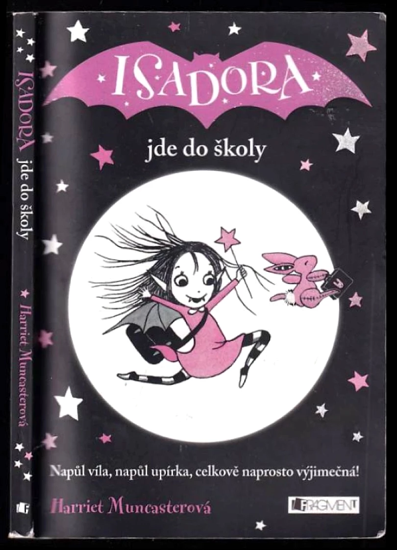 Isadora jde do školy (Harriet Muncaster, 2017)