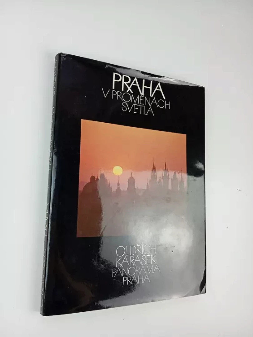 Praha v proměnách světla (Oldřich Karásek, 1988)