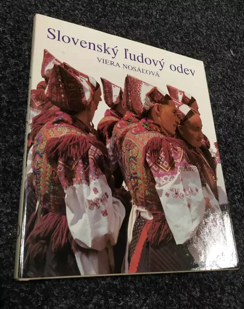 Slovenský ľudový odev (Viera Nosáľová, 1983)