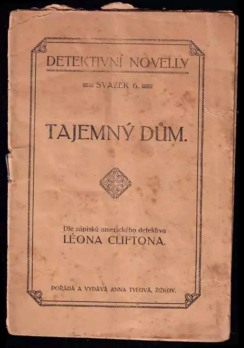 Tajemný dům (, )