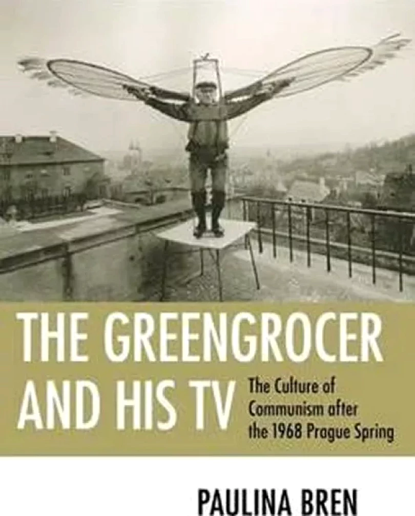 The greengrocer and his TV (Paulina Bren, 2010)