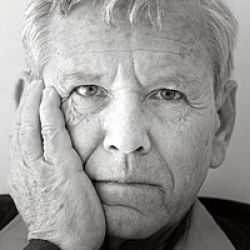 Amos Oz