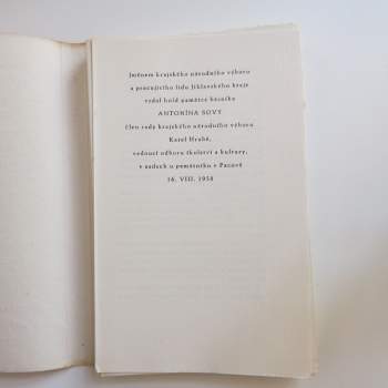 Ladislav Fikar: Antonínu Sovovi kytka polního kvítí z Pacova 1958