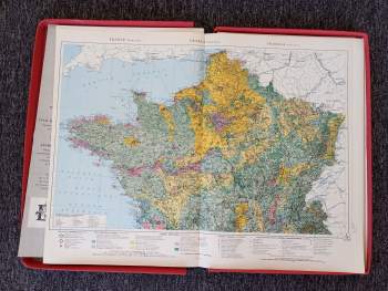 André Siegfried: Atlas international Larousse. Politique et économique. Avec traductions en anglais et espagnol.