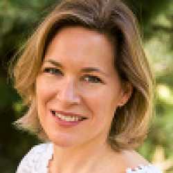 Caroline L Arnold
