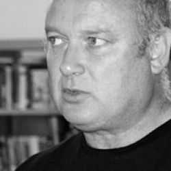 Louis De Bernières