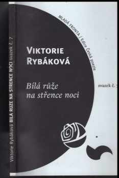 Bílá růže na střence noci