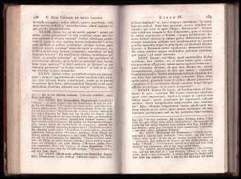 Gaius Julius Caesar: C. Julii Caesaris Commentarii de Bello Gallico - Mit Wort- und Sacherläuterungen