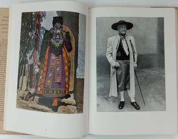 Blažena Šotková: Československé lidové kroje v barevné fotografii