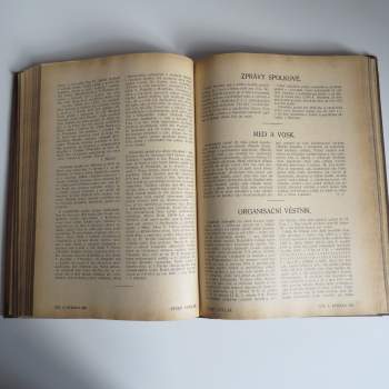 Český včelař roč. 48 (1914) + Praktický rádce včelařů roč. 11