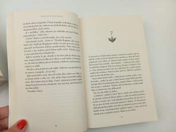 Kiersten White: Dobyvatelská sága, 1. - 3. díl : Temnota + Vzestup + Žár