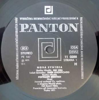 The Blue Effect: Nová Syntéza = New Synthesis