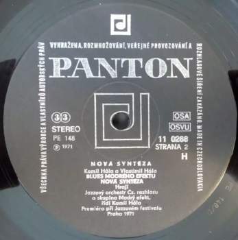 The Blue Effect: Nová Syntéza = New Synthesis