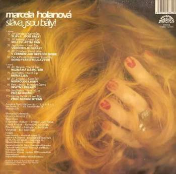 Marcela Holanová: Sláva, Jsou Bály!