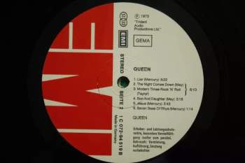 Queen: Queen