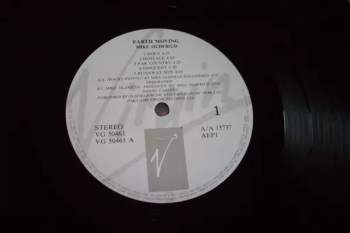 Mike Oldfield: Earth Moving