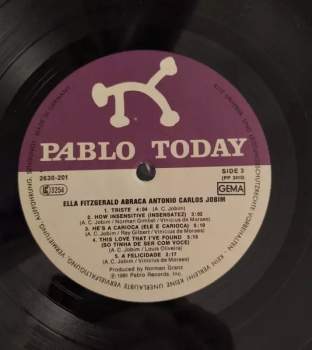 Ella Fitzgerald: Ella Abraça Jobim - Ella Fitzgerald Sings The Antonio Carlos Jobim Song Book