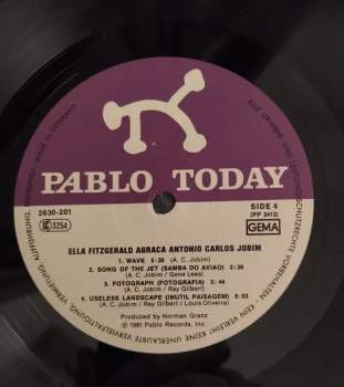 Ella Fitzgerald: Ella Abraça Jobim - Ella Fitzgerald Sings The Antonio Carlos Jobim Song Book
