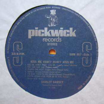 Shirley Bassey: Kiss Me Honey, Honey, Kiss Me