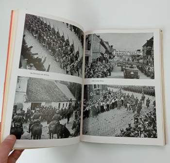 Adolf Hitler: Hitler befreit Sudetenland - Herausgeber Heinrich Hoffmann. Geleitwort Konrad Henlein.