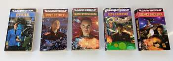 David Weber: Honor Harringtonová 1 - 5 - Stanice Bazilišek + Čest královny + Krátká vítězná válka + Pole potupy + V exilu