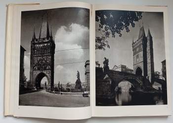 Jaroslav Seifert: Karlův most ve fotografii