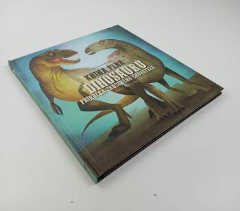 Kniha plná dinosaurů