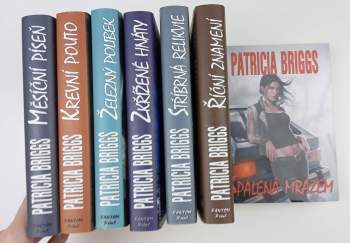 Patricia Briggs: KOMPLET Patricia Briggs 7X Měsíční píseň + Krevní pouto + Železný polibek + Zkřížené hnáty + Stříbrná relikvie + Říční znamení + Spálená mrazem