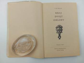 L. M Pařízek: Kraj dvojí oblohy