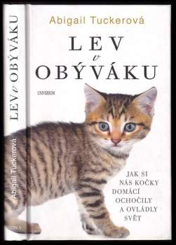Lev v obýváku