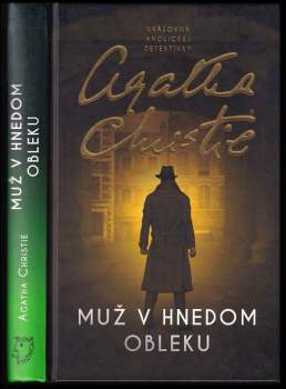 Muž v hnedom obleku