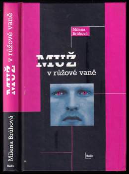 Muž v růžové vaně