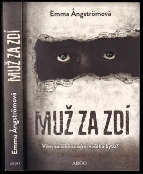 Muž za zdí