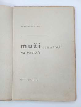 Adalberto Ortiz: Muži neumírají na posteli