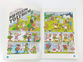 Ljuba Štíplová: Pod velkým totemem - Čtyřlístek 30