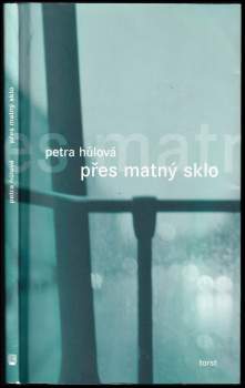 Petra Hůlová: Přes matný sklo