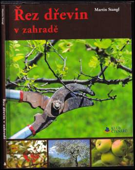 Řez dřevin v zahradě