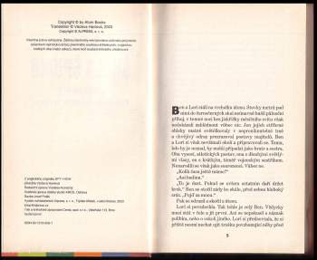 A. J Butcher: Škola špionů