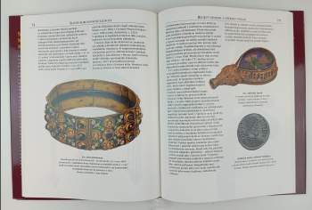 Mária Smoláková: Slavné korunovační klenoty