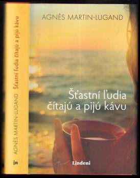 Šťastní ľudia čítajú a pijú kávu