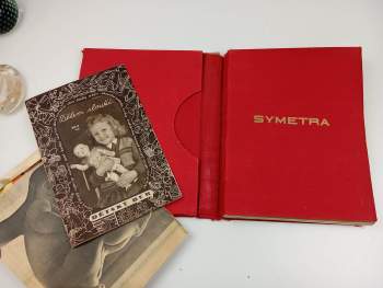 Jarmila Novotná: Symetra