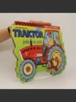 Traktor jede na pole