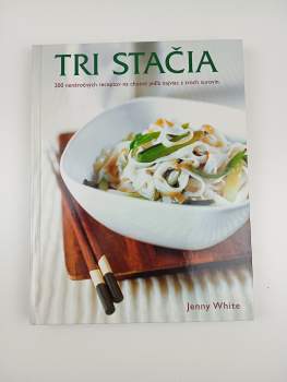 Tri stačia