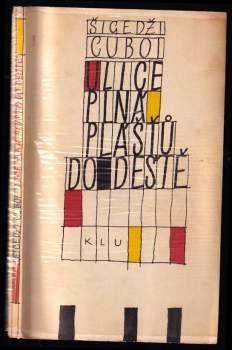 Ulice plná plášťů do deště