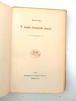 Karl May: V zemi černých stanů - román z cyklu V říši stříbrného lva I.