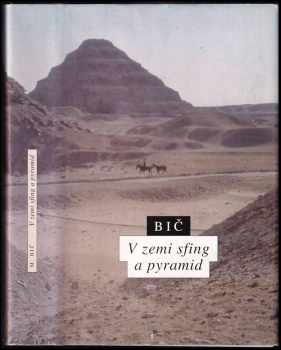 V zemi sfing a pyramid