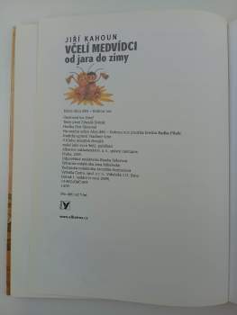 Jiří Kahoun: Včelí medvídci od jara do zimy