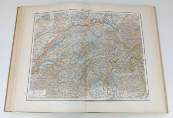 Albert Scobel: Velhagen & Klasings Neuer Volks- und Familien-Atlas in 102 Kartenseiten.